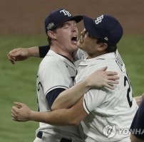 피터 페어뱅크와 WS 진출 기뻐하는 최지만